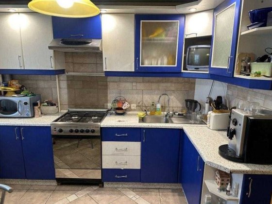 Левада, у продажу простора двокімнатна квартира Полтава