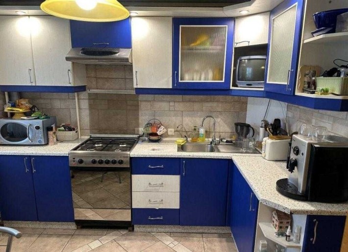 Левада, у продажу простора двокімнатна квартира - фото 1