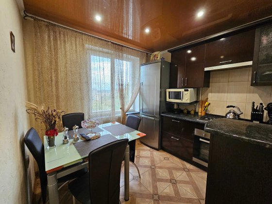 Трёхкомнатная квартира, В. Великого, ост. гостиница «Киев» Кривой Рог