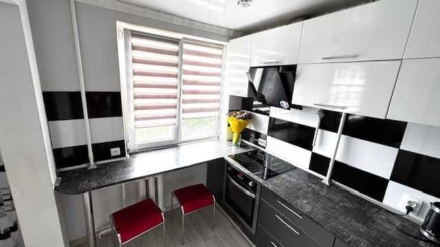 Продам трикімнатну квартиру на Зарічному, вулиця Десантна. - фото 1