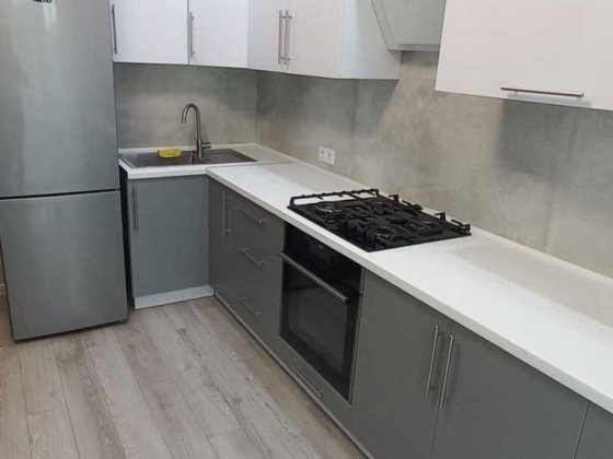 V Продається світла 1-кімнатна квартира в цегляній новобудові Ровно