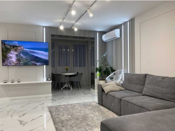 Сучасна 3-кімнатна На Щасливому! Гарний вигляд на озеро Ровно