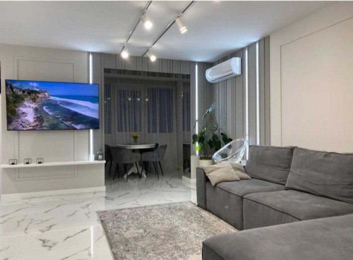 Сучасна 3-кімнатна На Щасливому! Гарний вигляд на озеро - фото 1