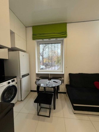 3-кімнатна квартира 53 м²,центр, цегляний будинок, гараж і меблі - фото 1