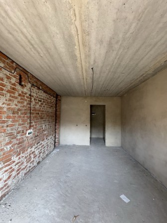 1кімн., на Леваді цегляний буд., поверх 6\9, стан після забудовника! - фото 1