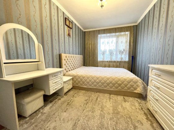 3 кімнатна з автономним опаленням біля центру! Ровно