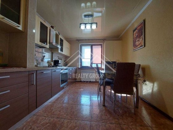 Продаж 4к "чешки" з меблями та технікою в ЦМ р-ні по вул.Українській Кривой Рог