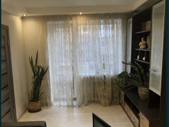 продам 2 кім  з ремонтом та меблями Ровно
