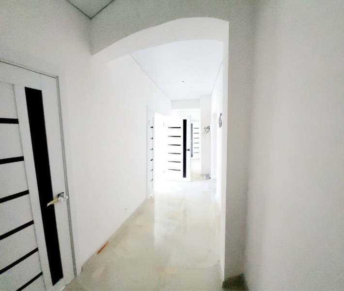 Продам 2 кімнатну новобудову з ремонтом по вул.Захисників Маріуполя - фото 1