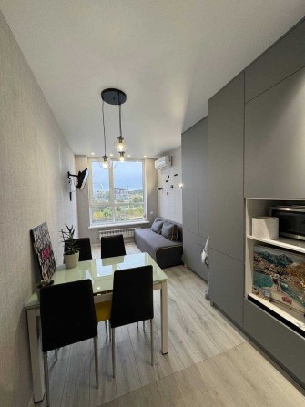 Однокімнатна квартира з мінімальним оформленням - фото 1