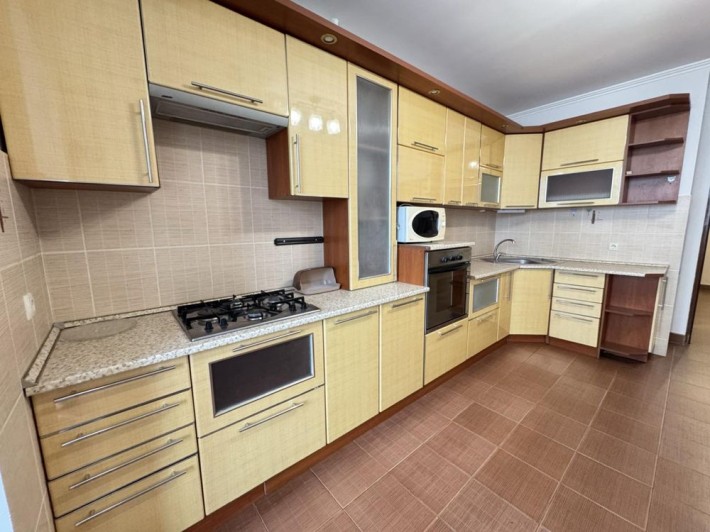 Простора 2 кімнатна квартира по вул. Карпенка - фото 1