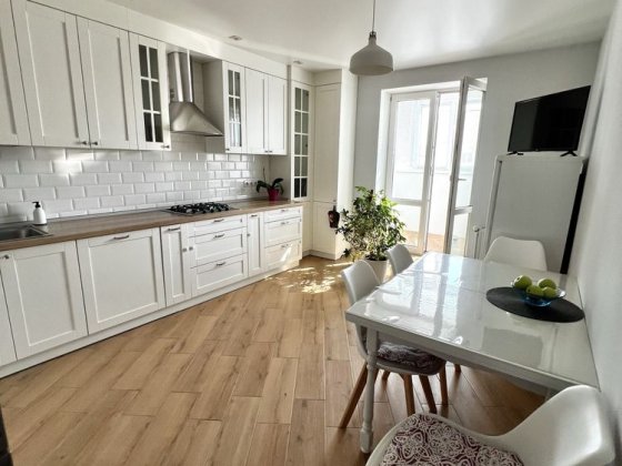 Лушпи 2 кімнатна Еспланада Сумы