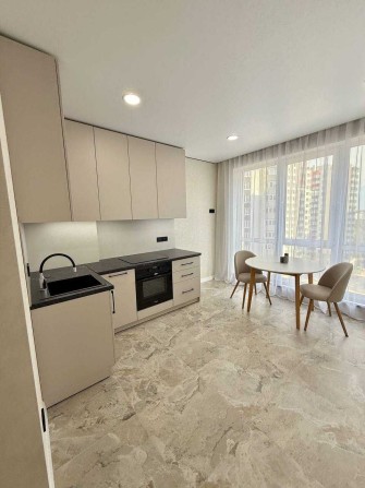 НОВЕНЬКА Євро 2кк в сучасному ЖК, Мінім.оформл, Швидкий виїзд на Київ - фото 1