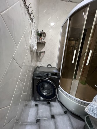 Продам СВІТЛУ та ТЕПЛУ ПОВНОЦІННУ 1-кімнатну квартиру - фото 1