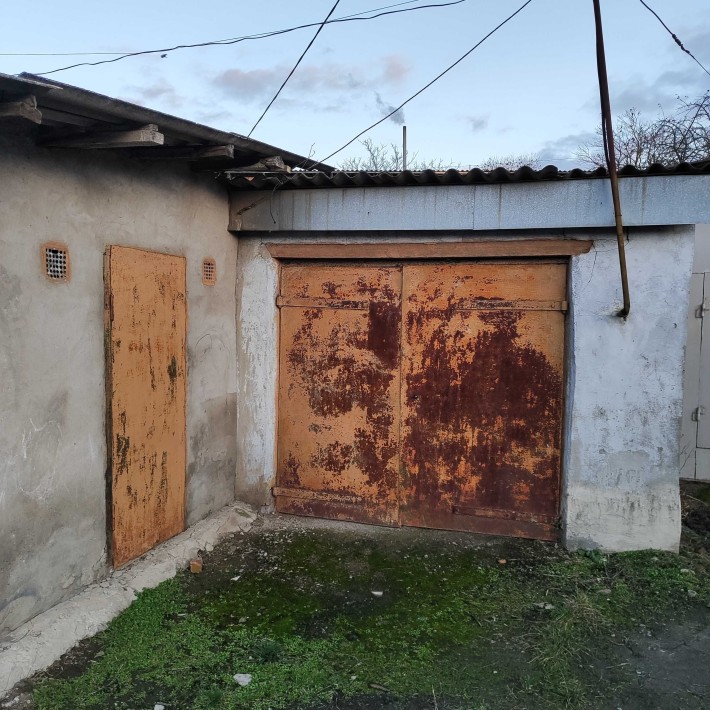 Гараж з підвалом та добудовою - фото 1