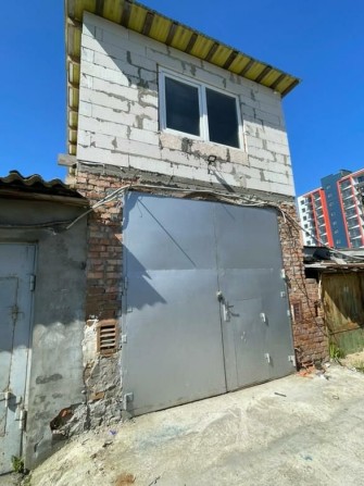 Продам двоповерховий гараж в центрі міста - фото 1