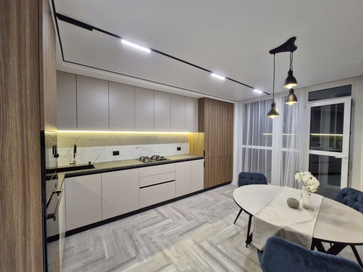 Продаж нової 3кім квартири з виглядом на озеро - фото 1