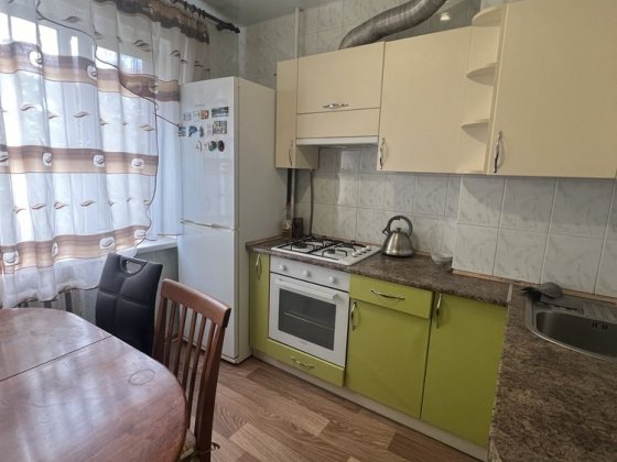 Продам 2 кімнатну квартиру мікрорайон Індустріальний . Кривой Рог