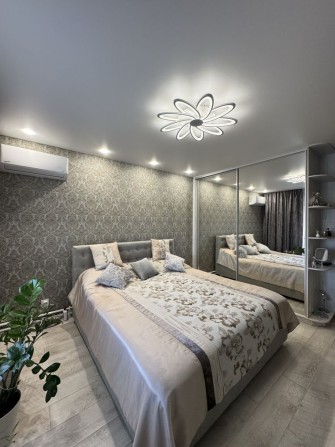 Простора 2х кімнатна квартира в новобудові - фото 1