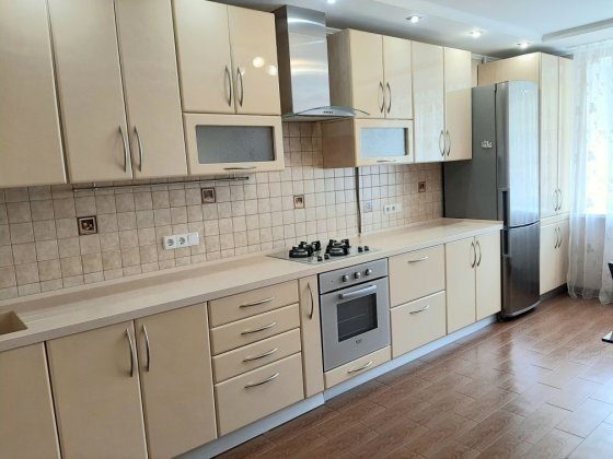 Продам 2 ком с АО, 5й этаж, Мебель, Техника, не угловая Сумы