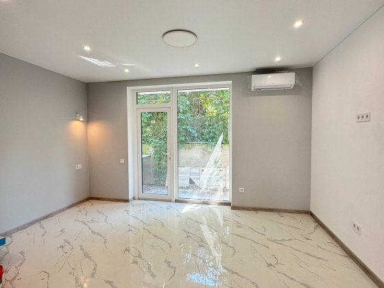 Продам квартиру з двориком, Новий ремонт Ірпінь