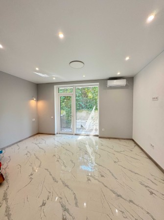 Продам квартиру з двориком, Новий ремонт - фото 1