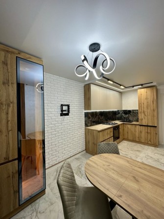 Продається повноцінна 2км квартира вул. Злуки - фото 1