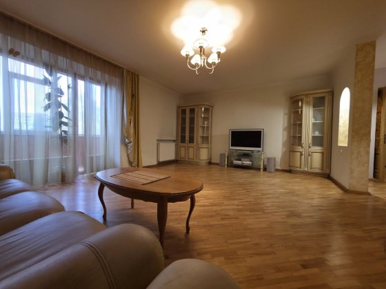 Чотирьохкімнатна  кв в центрі міста/ Цегла/ 5 поверх Суми