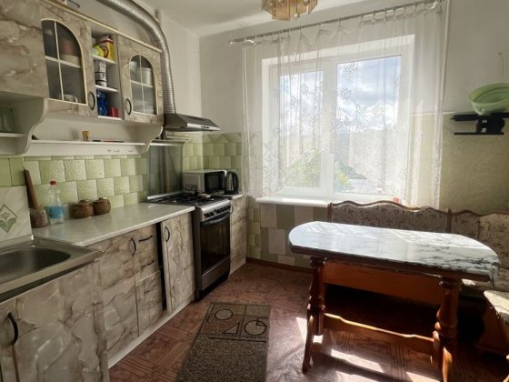 Продам 2-х кімнатну квартиру по вул. Ювілейна Ровно