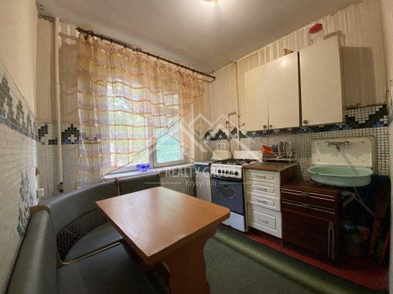 Продається 2-кімнатна квартира вул. Кропивницького Кривой Рог