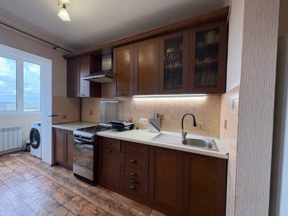 # 4 кім.квартира з ремонтом на Північному Ровно