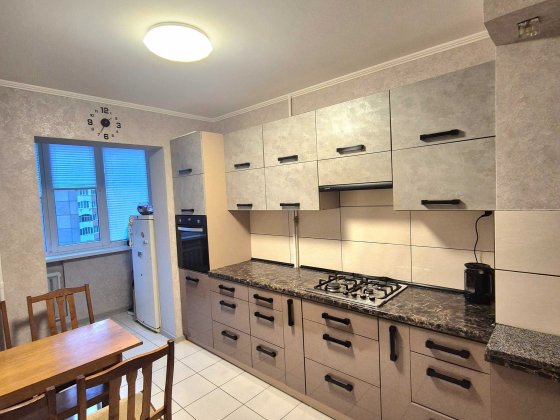 √ Продаж 3 кімнатної квартири з додатковою кімнатою ( вставкою ) Рівне