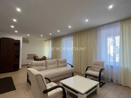 Продаж трикімнатної квартири з авторським ремонтом у центрі міста Кривой Рог