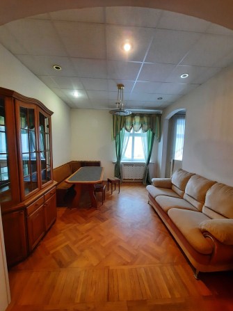 Продам простору 3к квартиру в центрі - фото 1