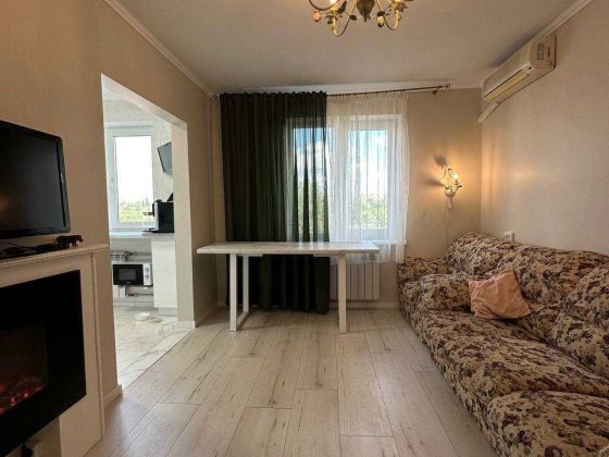 Продаж трикімнатної квартири з гарним ремонтом у центрі міста. Кривой Рог