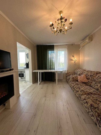Продаж трикімнатної квартири з гарним ремонтом у центрі міста. - фото 1