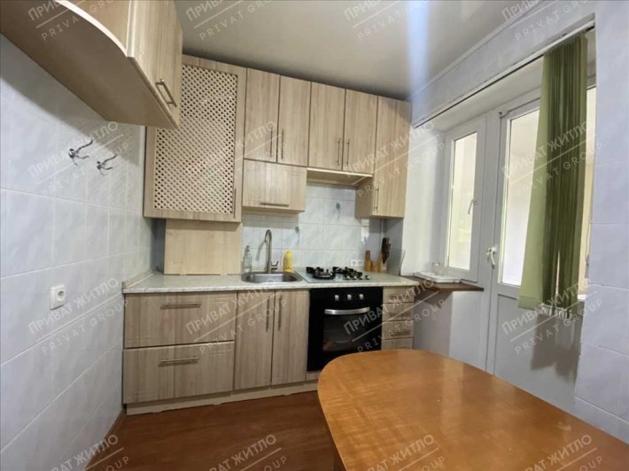 Трикімнатна квартира з автономним опаленням біля зупинки! - фото 1