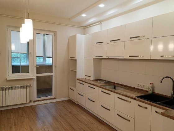 Продам 2х ком.кв. 60 м.кв. 2/4 с автономным отоплением на Благоева. Херсон