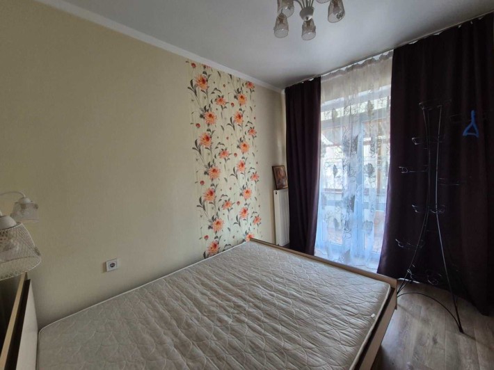 Продаю сталінку на Дзержинці (вул. Святогеоргіївська, 1 лікарня) - фото 1