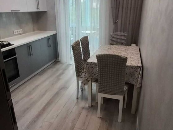 +1-кімнатна квартира з ремонтом у новобудові — ЖК “Сонячне Містечко” Ровно