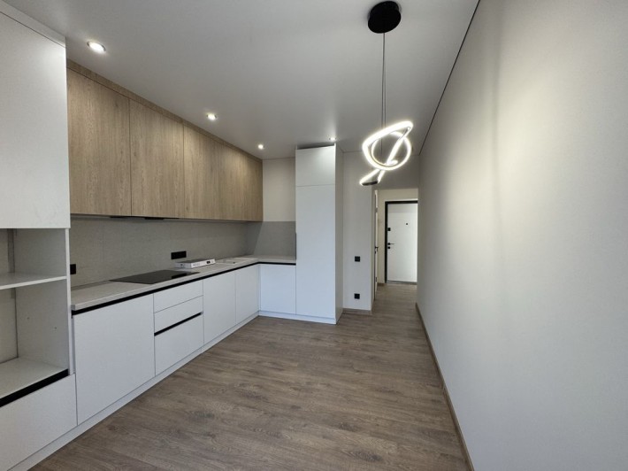Продам 1-кім квартиру з ремонтом в новобудові - фото 1