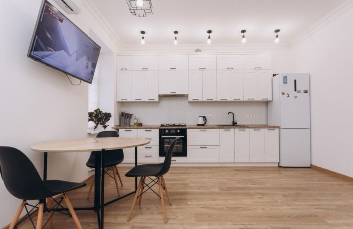 Продам ексклюзивну 2 кімнатну квартиру в центрі міста - фото 1