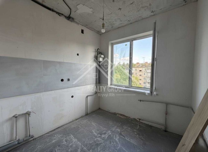 Продаж роздільної 2-к квартири з незакінченим ремонтом, Готель Київ - фото 1