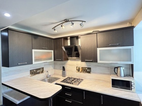 Продам! Нова квартира. Ремонт,меблі,техніка,газ.котел. Центр. Торг! Херсон