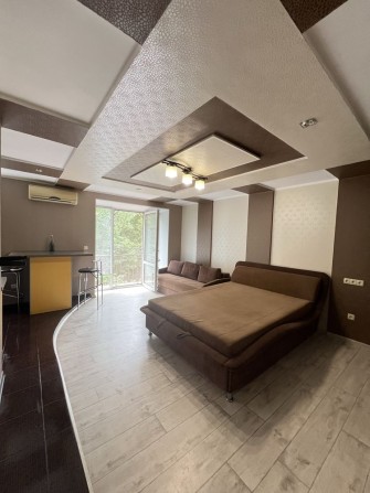 Продам! Стильна квартира. Ремонт,меблі,техніка,газ.колонка.Центр.Торг - фото 1