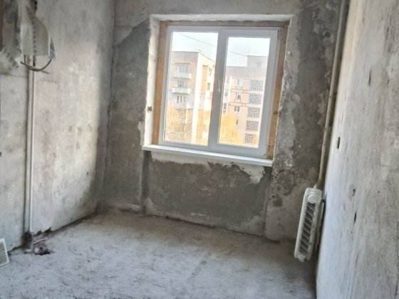 Продається 2 к квартира на Даманському під ремонт. Кривой Рог