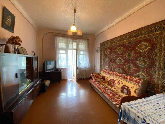 Продаётся 2-комнатная «сталинка» на Пионере, ул. Сичеславская Кривой Рог