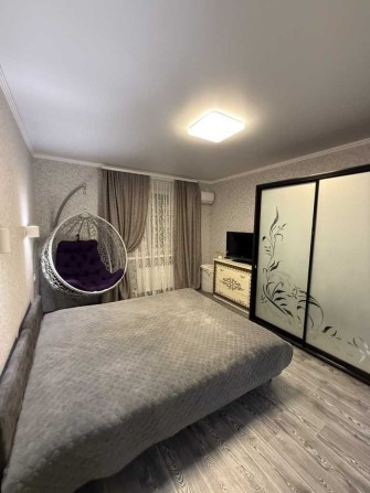 2-кімнатна з євроремонтом, 65 м², 4 з 9 поверх - фото 1