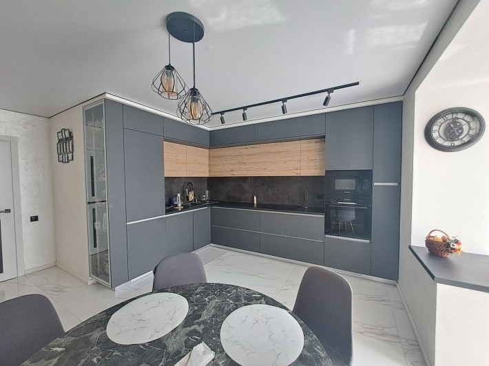 Продаж 3 км квартири по вул. В Великого.єОселя, єВідновлення - фото 1