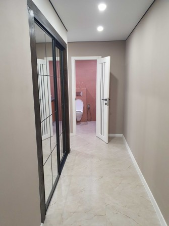 Продаємо стильну 2к.квартиру +кухня-студія по вул.Київська-Смакули - фото 1